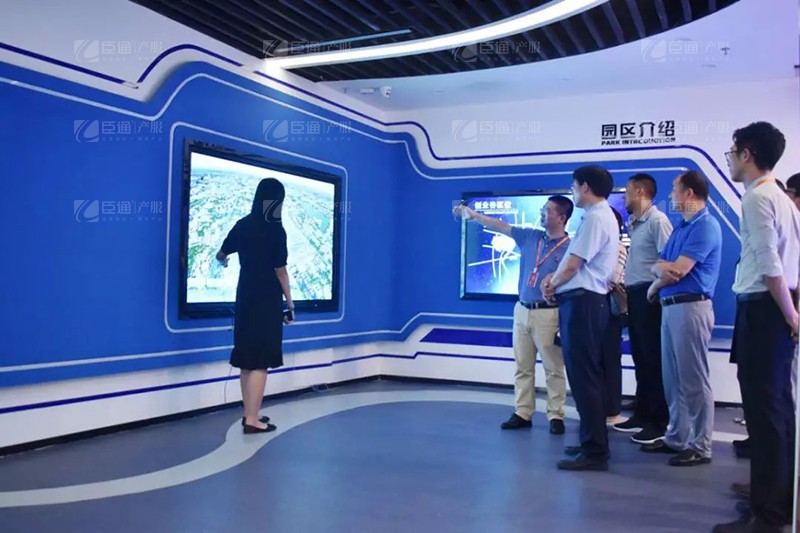 秭歸縣領導參觀臣通公司 秭歸縣領導參觀臣通公司